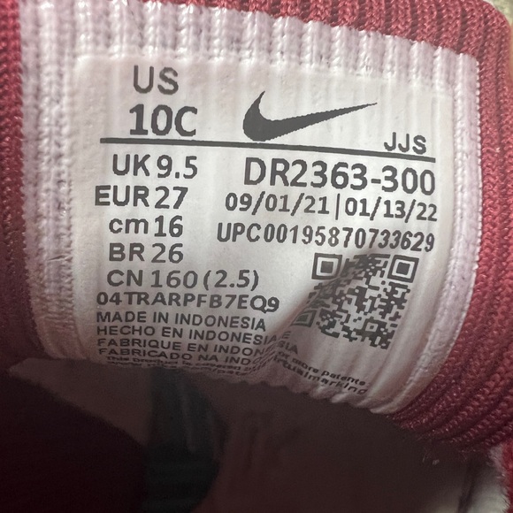 Nike Kids Sneakers with Green and Red Accents - Picture 5 of 5